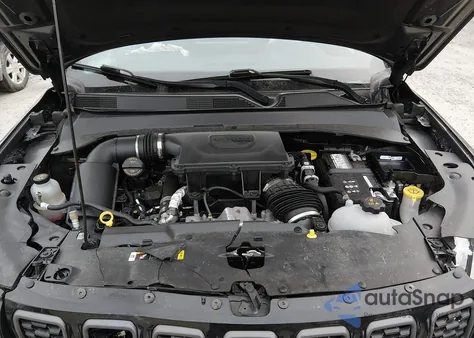 2024 Jeep Compass Latitude 4X4 z USA, uszkodzony, nr VIN 3C4NJDBN4RT122640